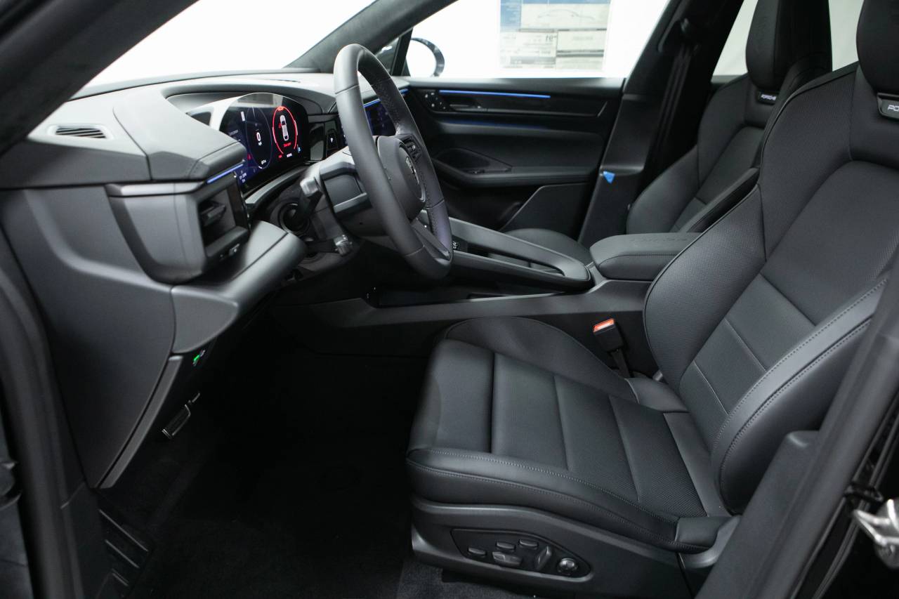 Thumbnail: 2025 Porsche Macan - 23