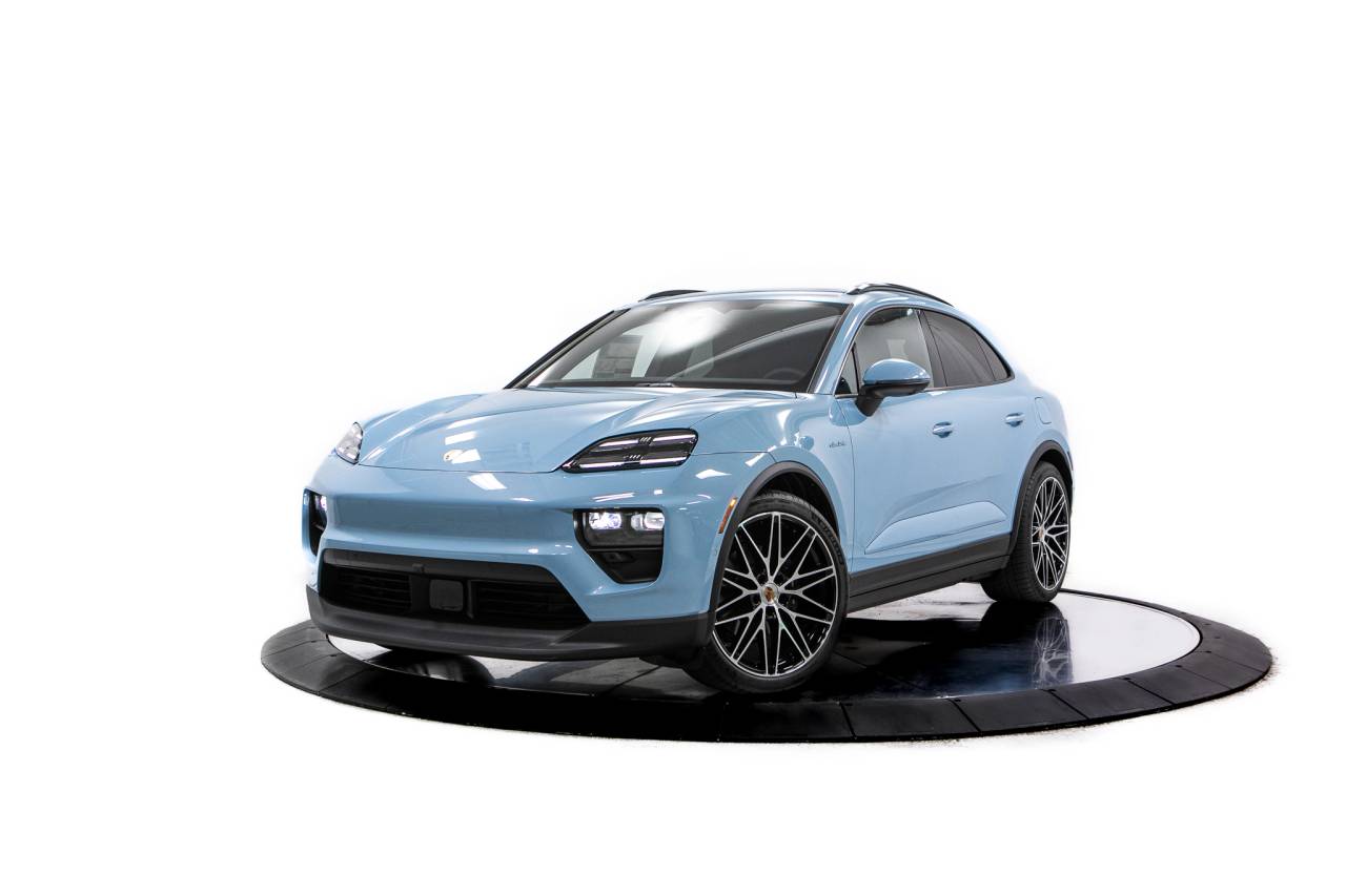 Thumbnail: 2026 Porsche Macan - 1