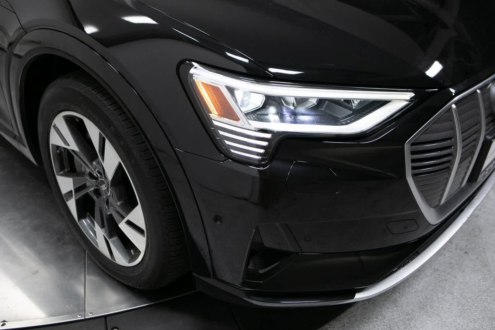 Thumbnail: 2022 Audi e-tron - 12