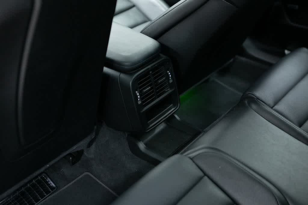 Thumbnail: 2022 Porsche Taycan - 28