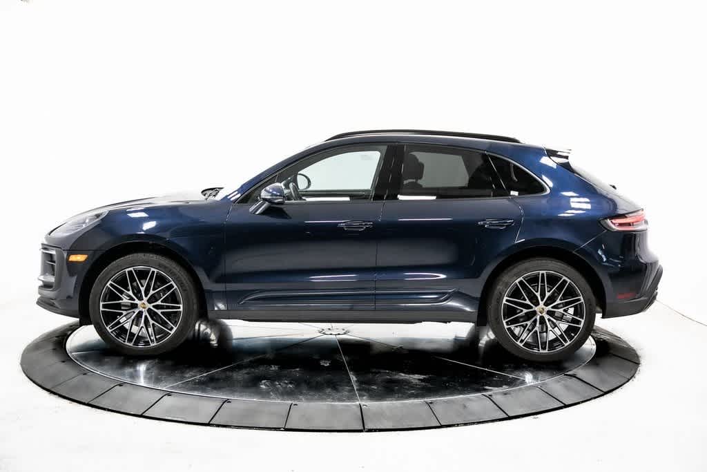 2023 Porsche Macan Base photo 2