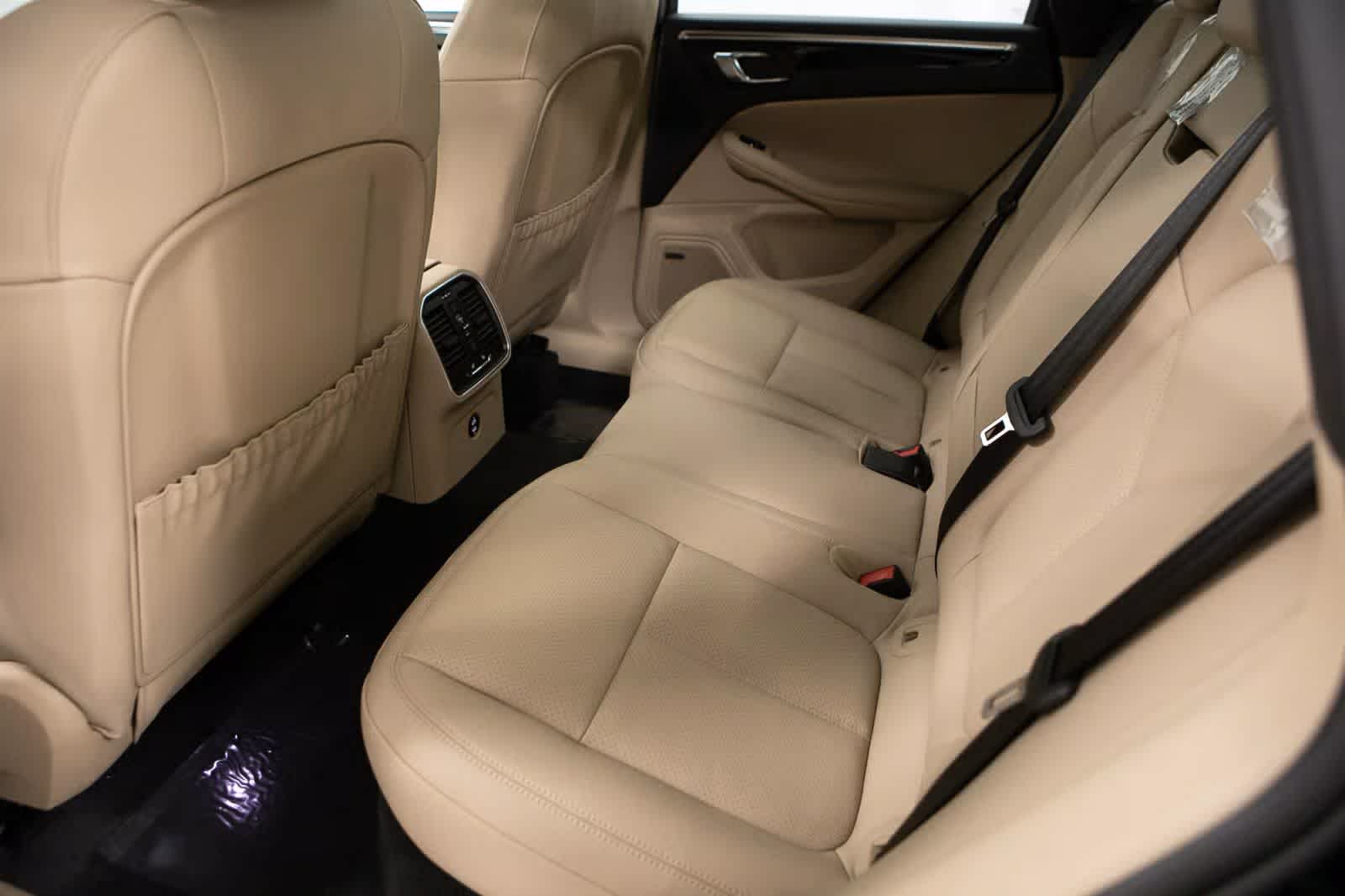 Thumbnail: 2026 Porsche Macan - 36