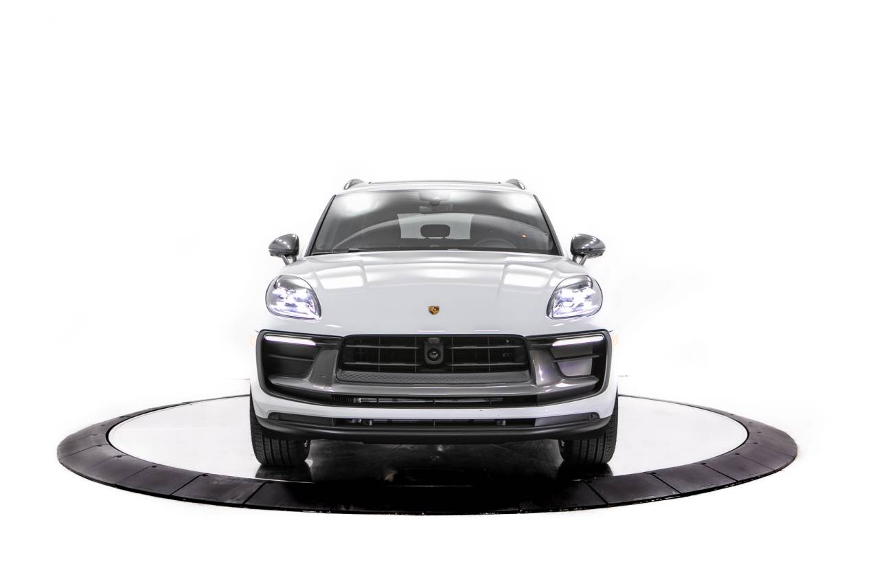 Thumbnail: 2026 Porsche Macan - 10