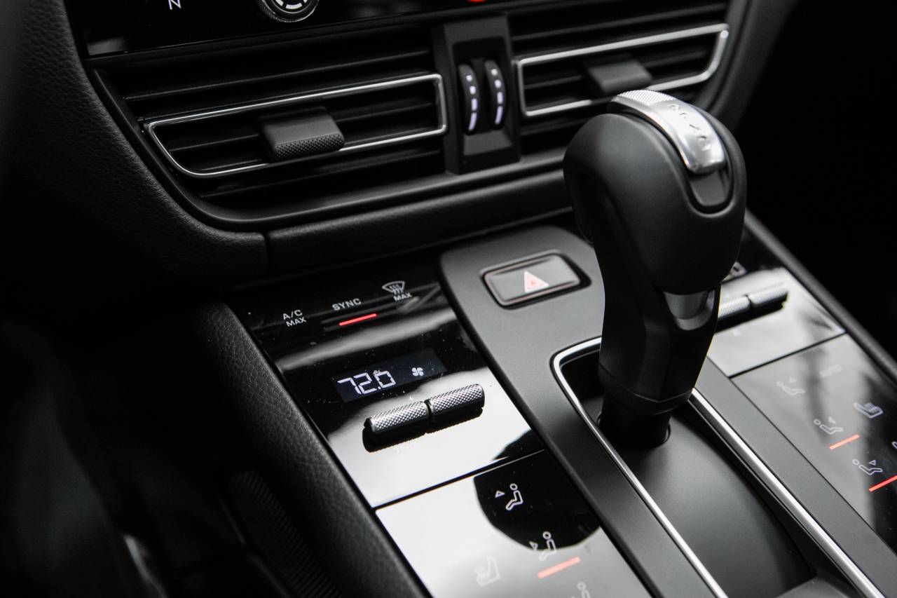 Thumbnail: 2026 Porsche Macan - 28