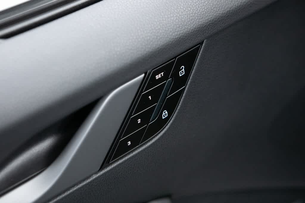 Thumbnail: 2025 Porsche 911 - 19