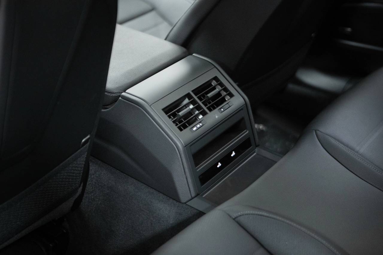 Thumbnail: 2026 Porsche Panamera - 36