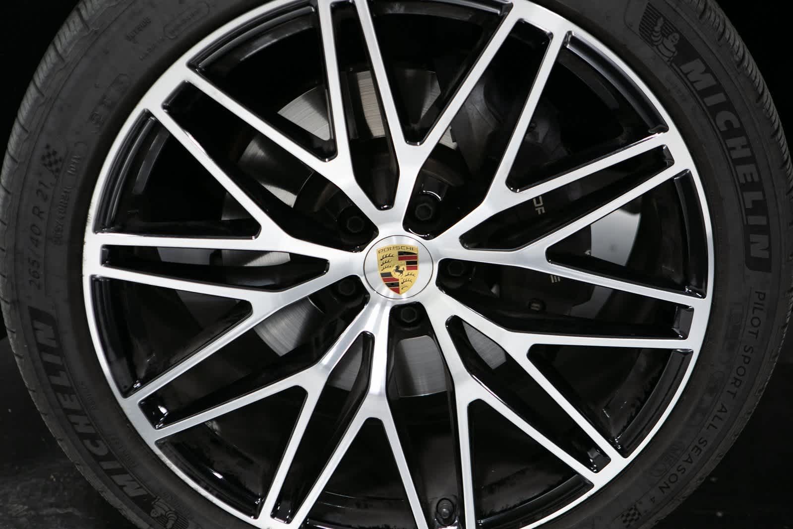 Thumbnail: 2024 Porsche Macan - 11