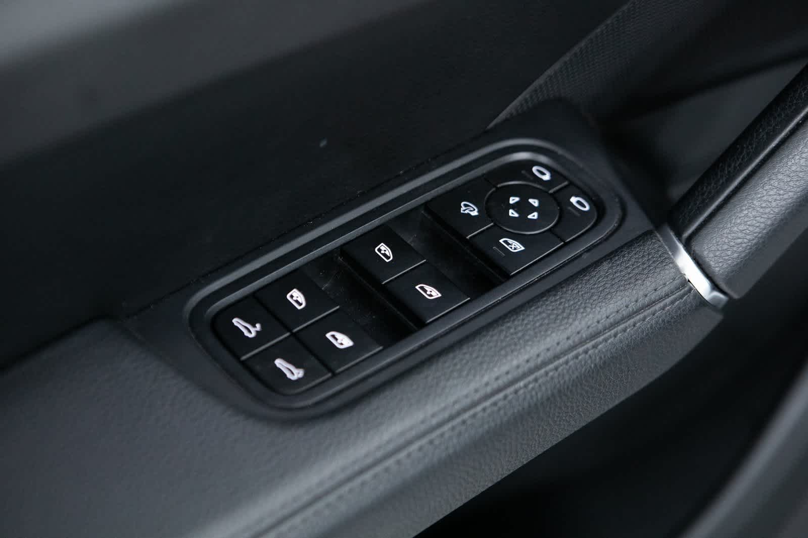 Thumbnail: 2022 Porsche Cayenne - 18