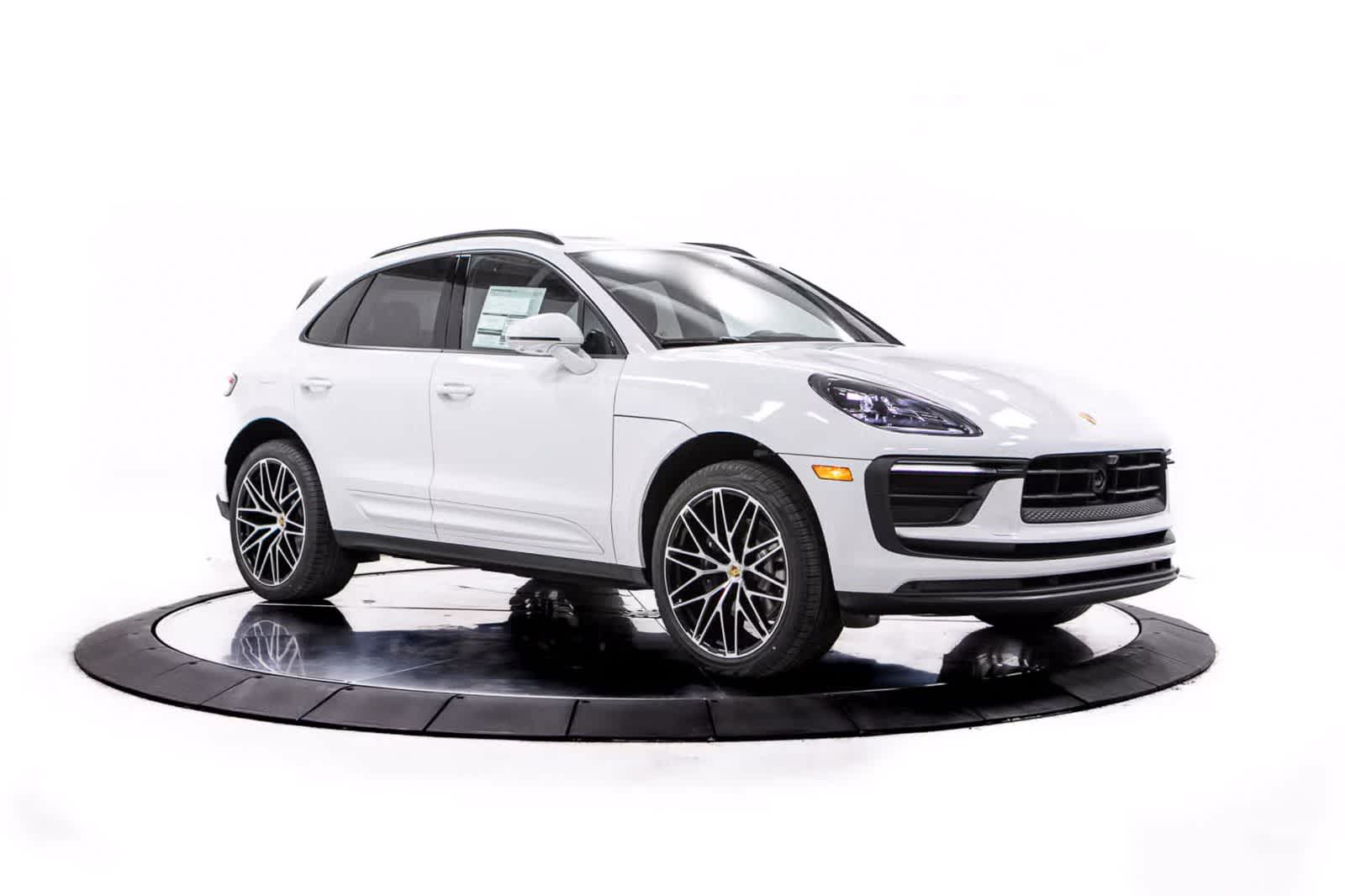 Thumbnail: 2026 Porsche Macan - 9