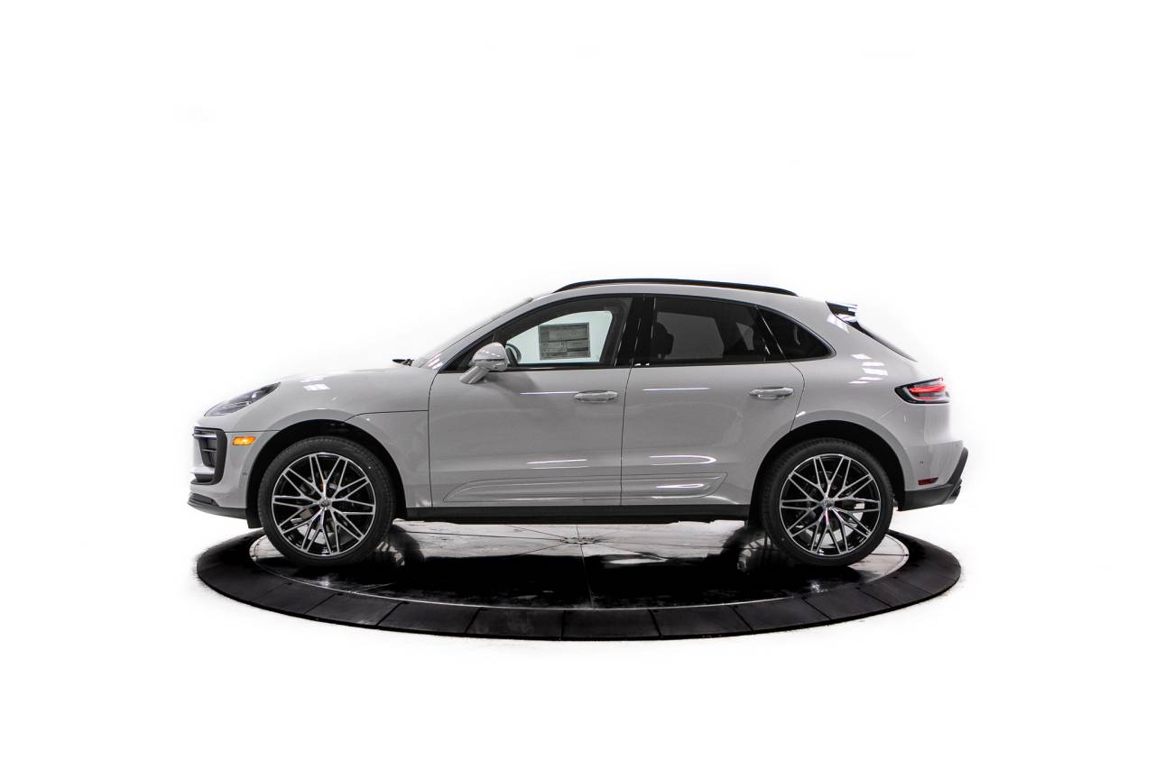 Thumbnail: 2026 Porsche Macan - 2