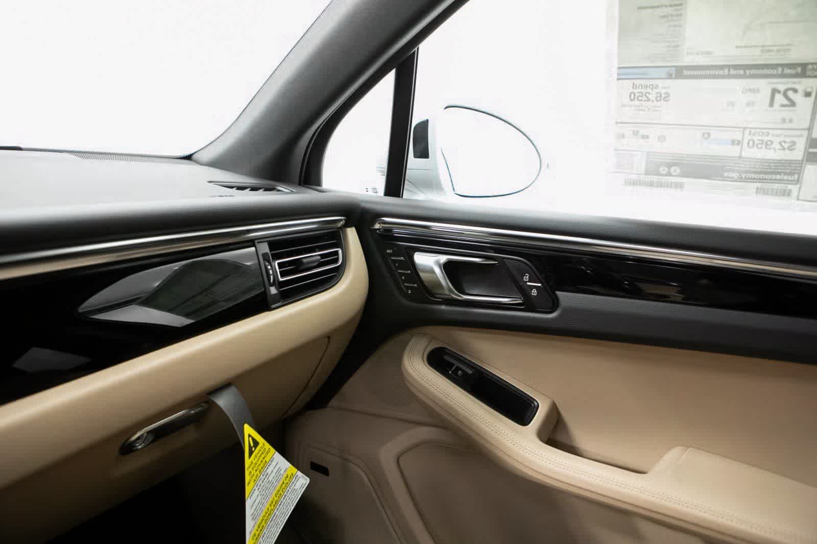 Thumbnail: 2026 Porsche Macan - 23