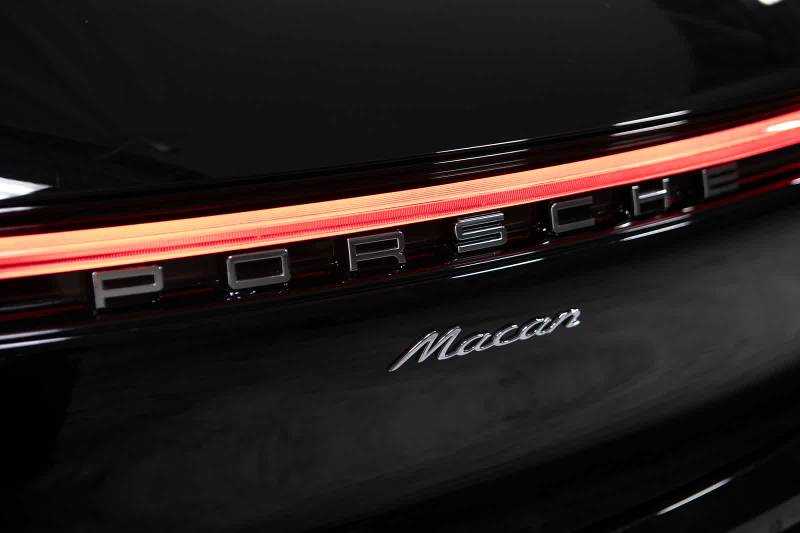 Thumbnail: 2026 Porsche Macan - 19
