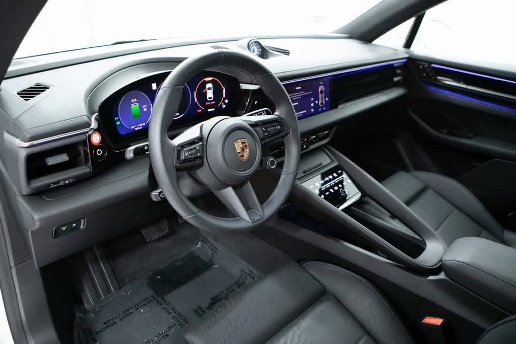 2025 Porsche Macan Electric Base photo 4