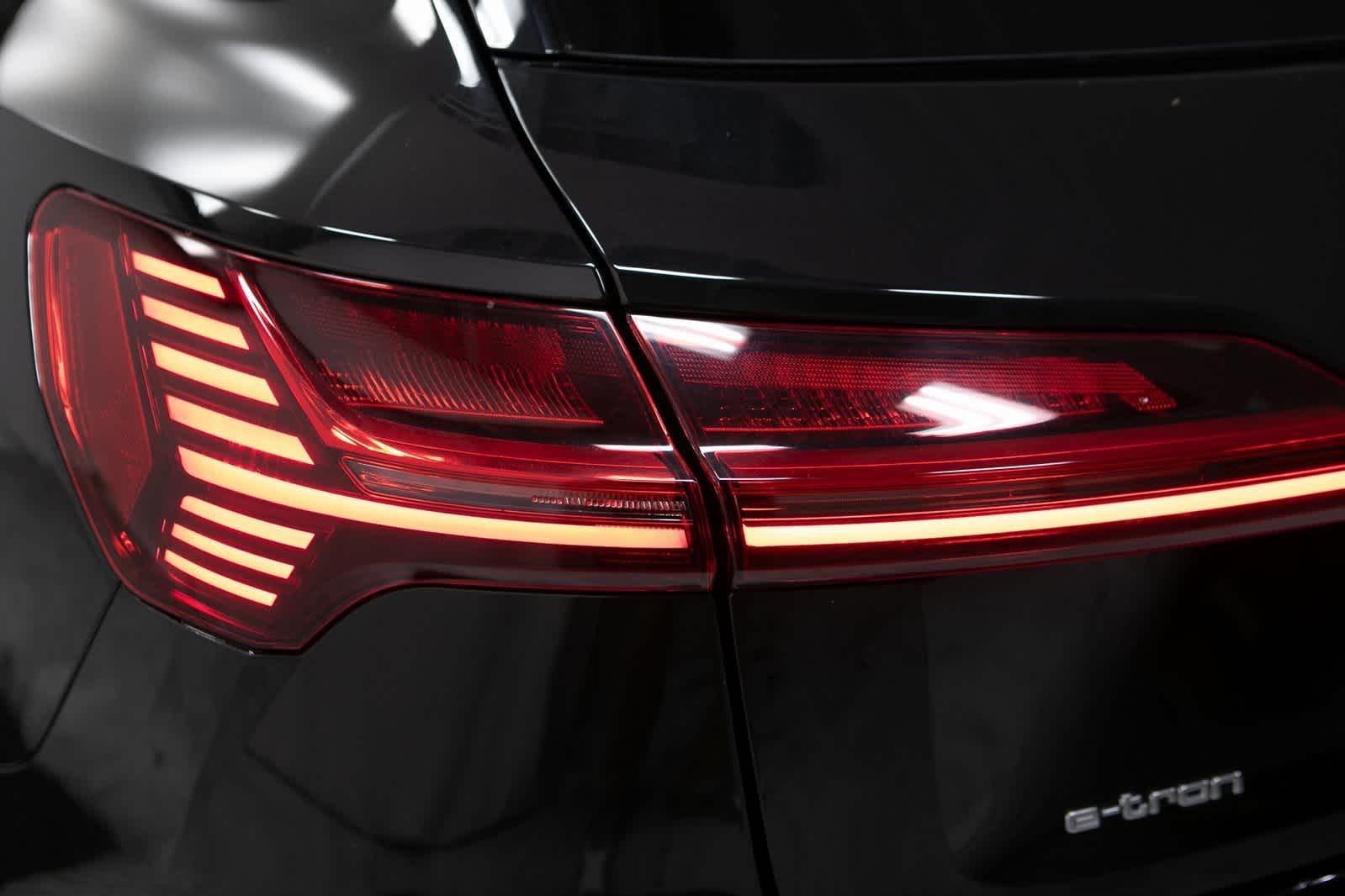 Thumbnail: 2022 Audi e-tron - 33