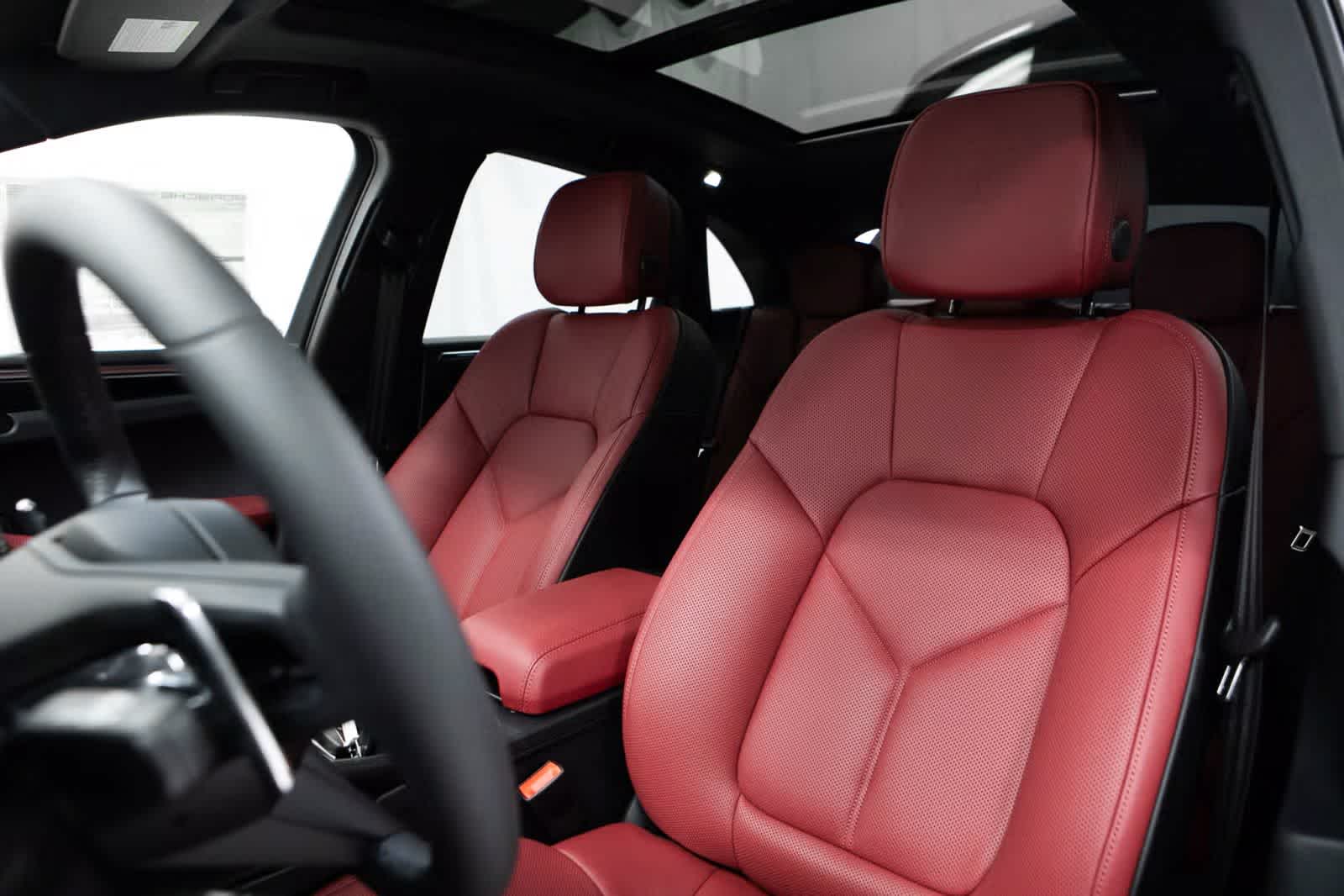 Thumbnail: 2026 Porsche Macan - 5