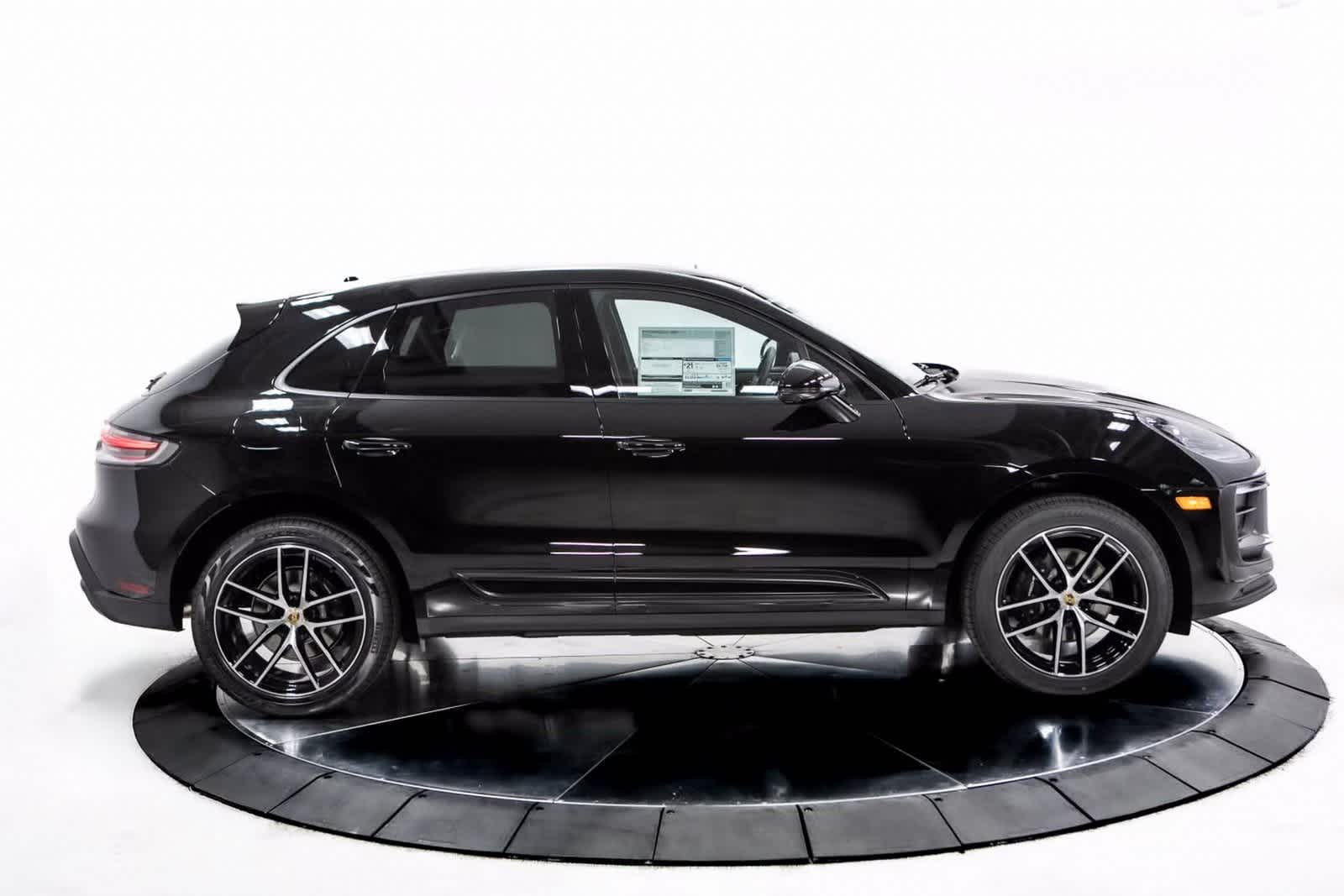 Thumbnail: 2025 Porsche Macan - 8
