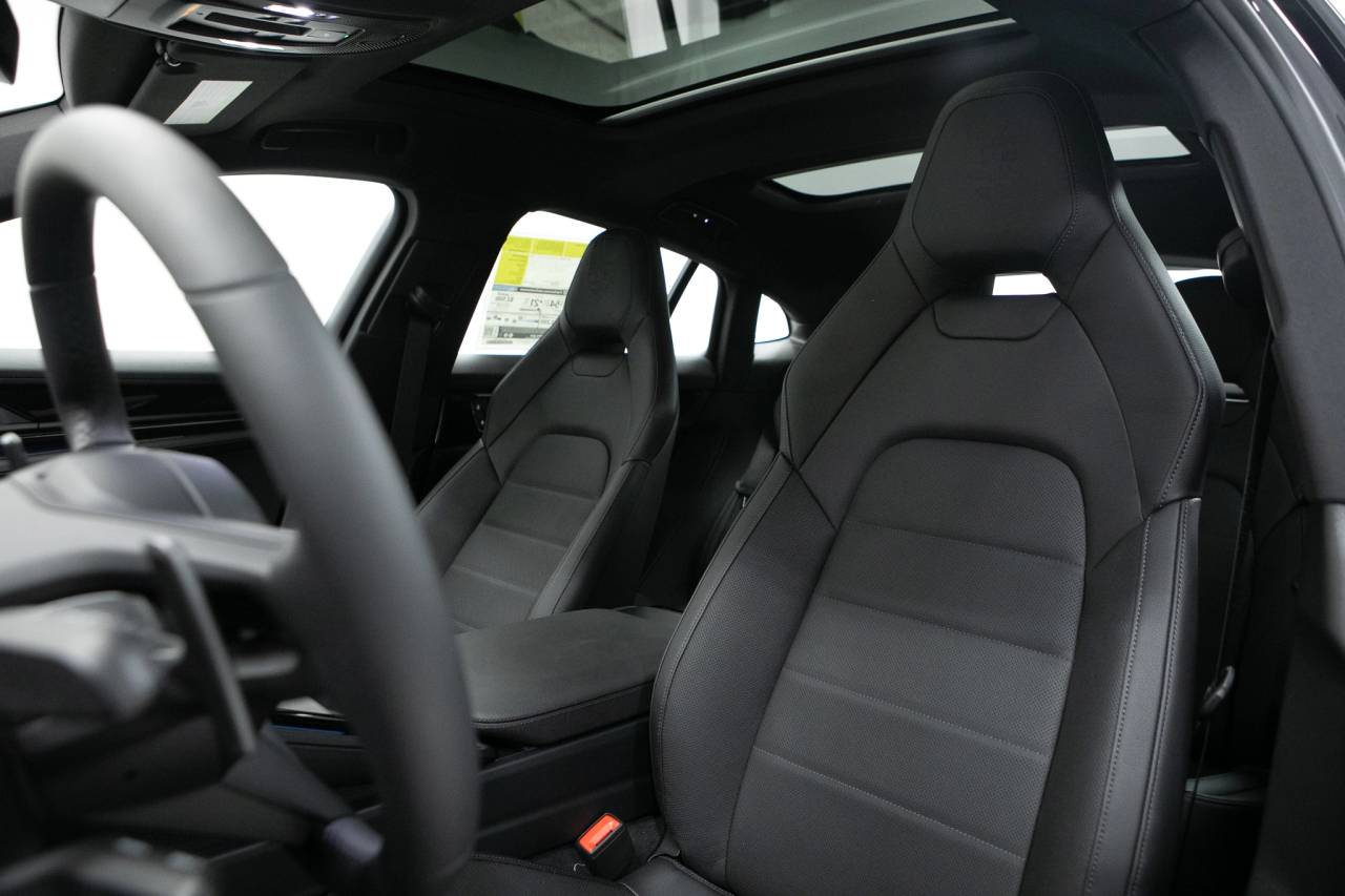 Thumbnail: 2026 Porsche Panamera - 5