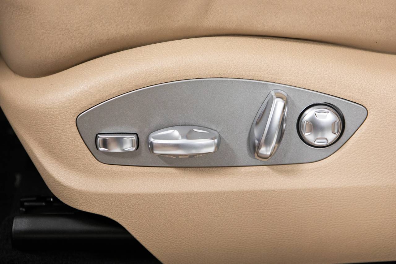 Thumbnail: 2026 Porsche Macan - 23