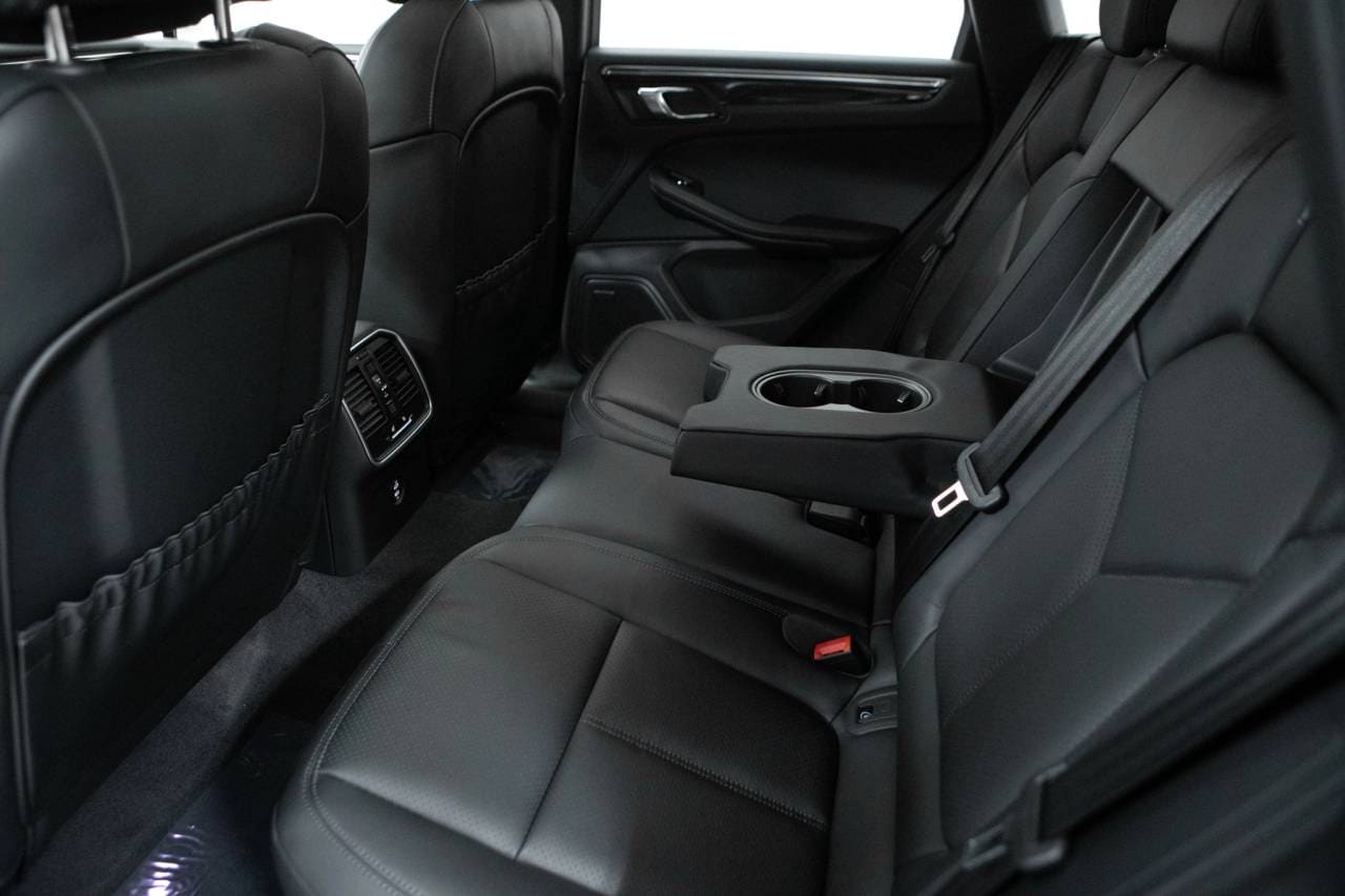 Thumbnail: 2026 Porsche Macan - 37