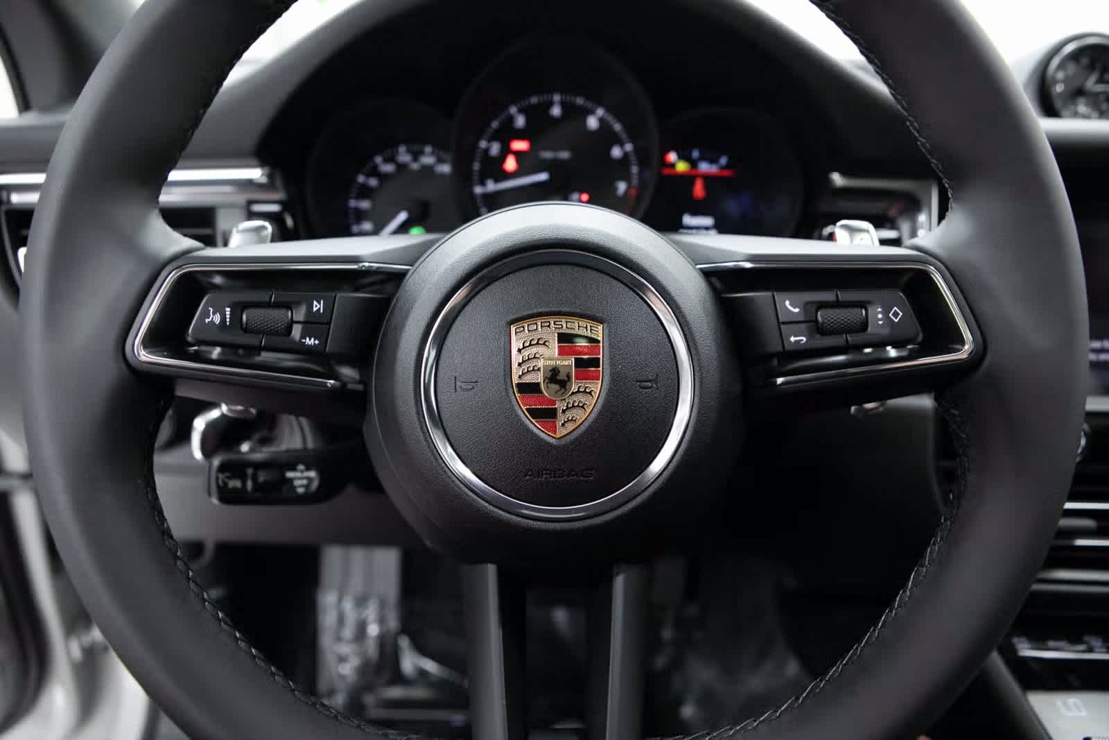 Thumbnail: 2025 Porsche Macan - 13