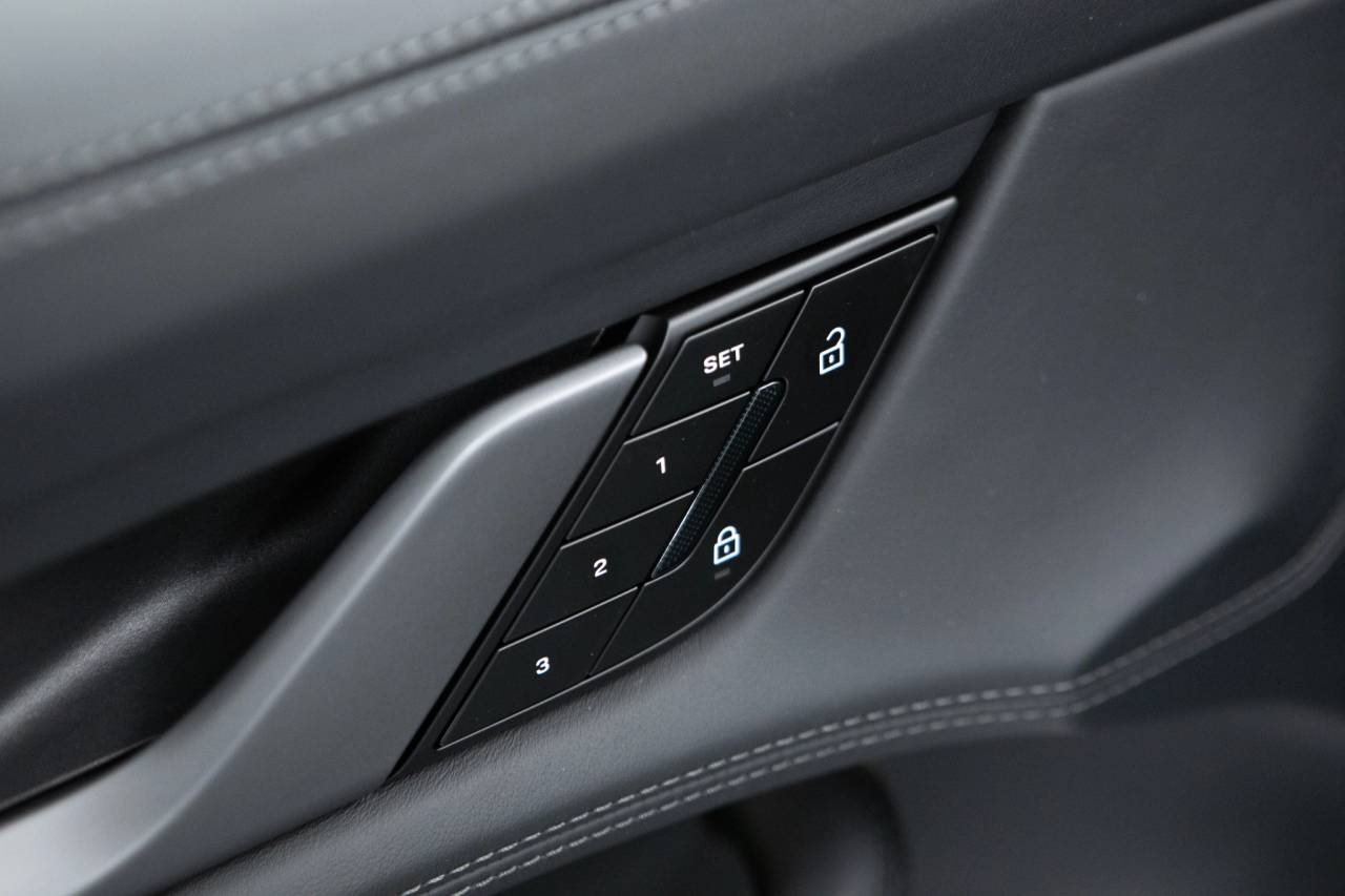 Thumbnail: 2026 Porsche Taycan - 25