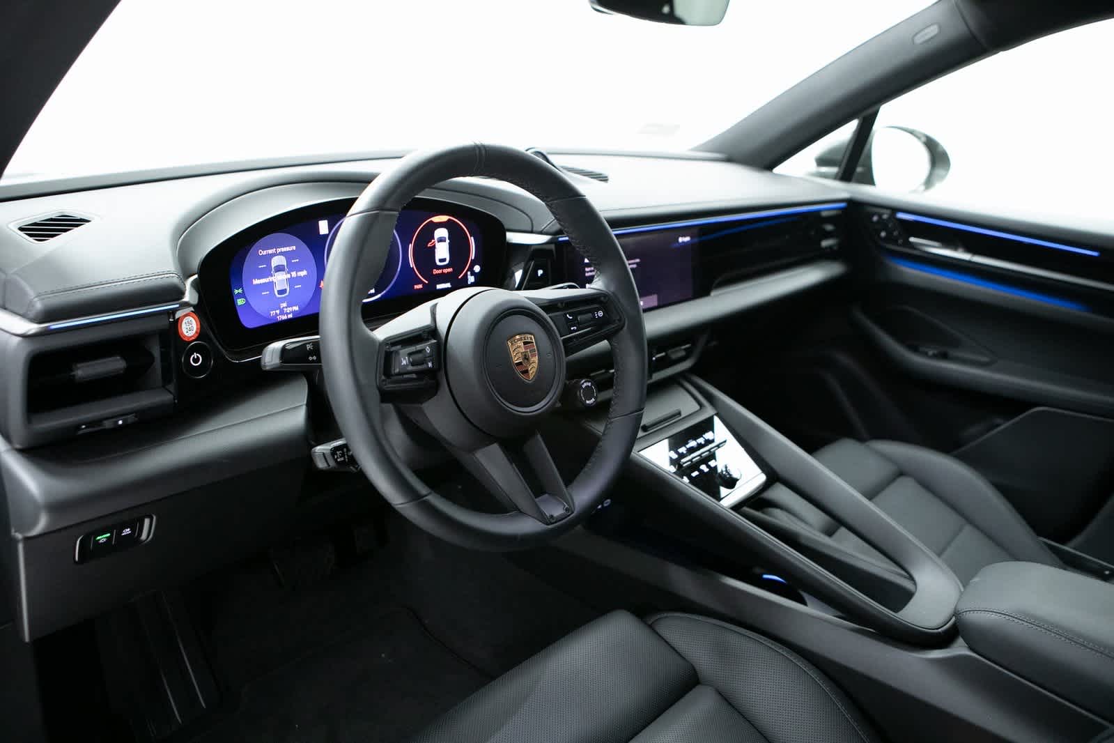 2025 Porsche Macan Electric photo 4