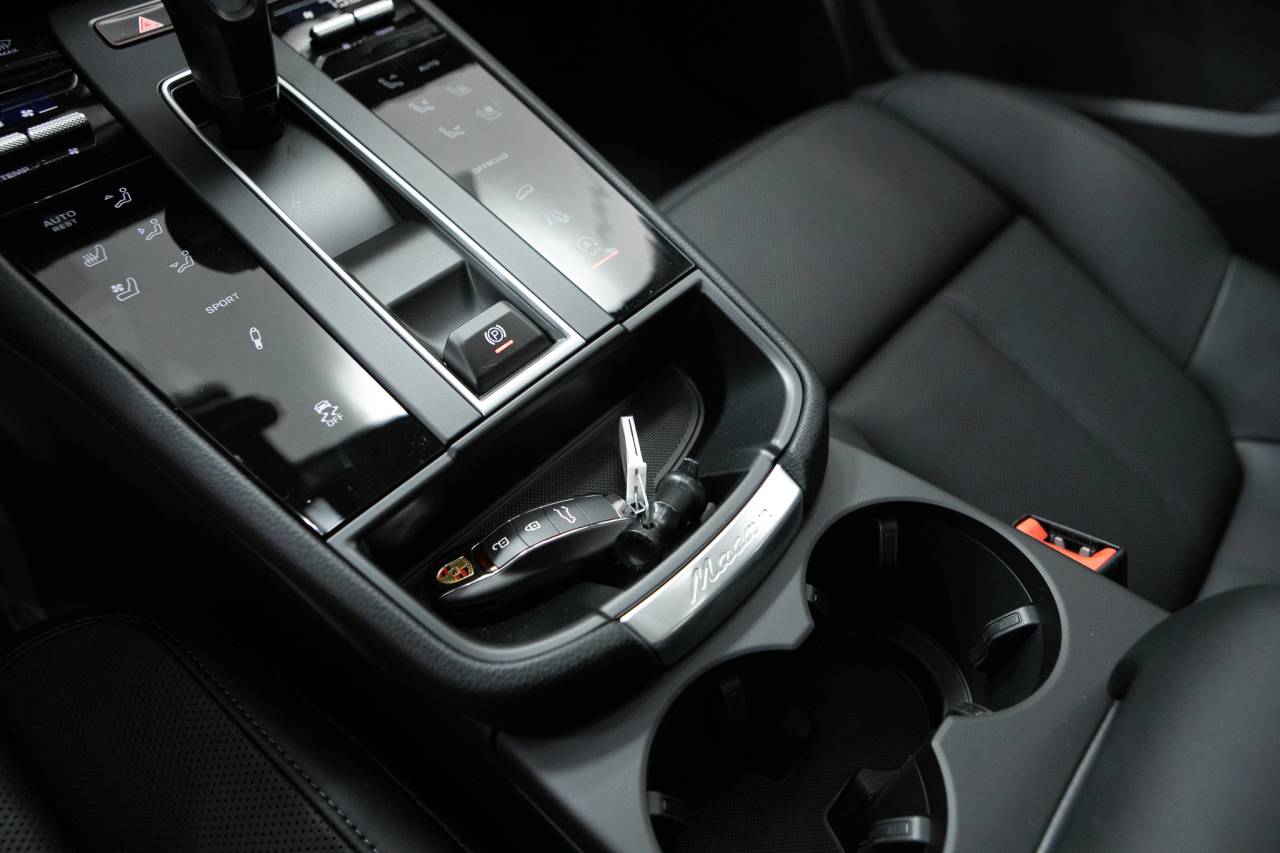 Thumbnail: 2026 Porsche Macan - 33