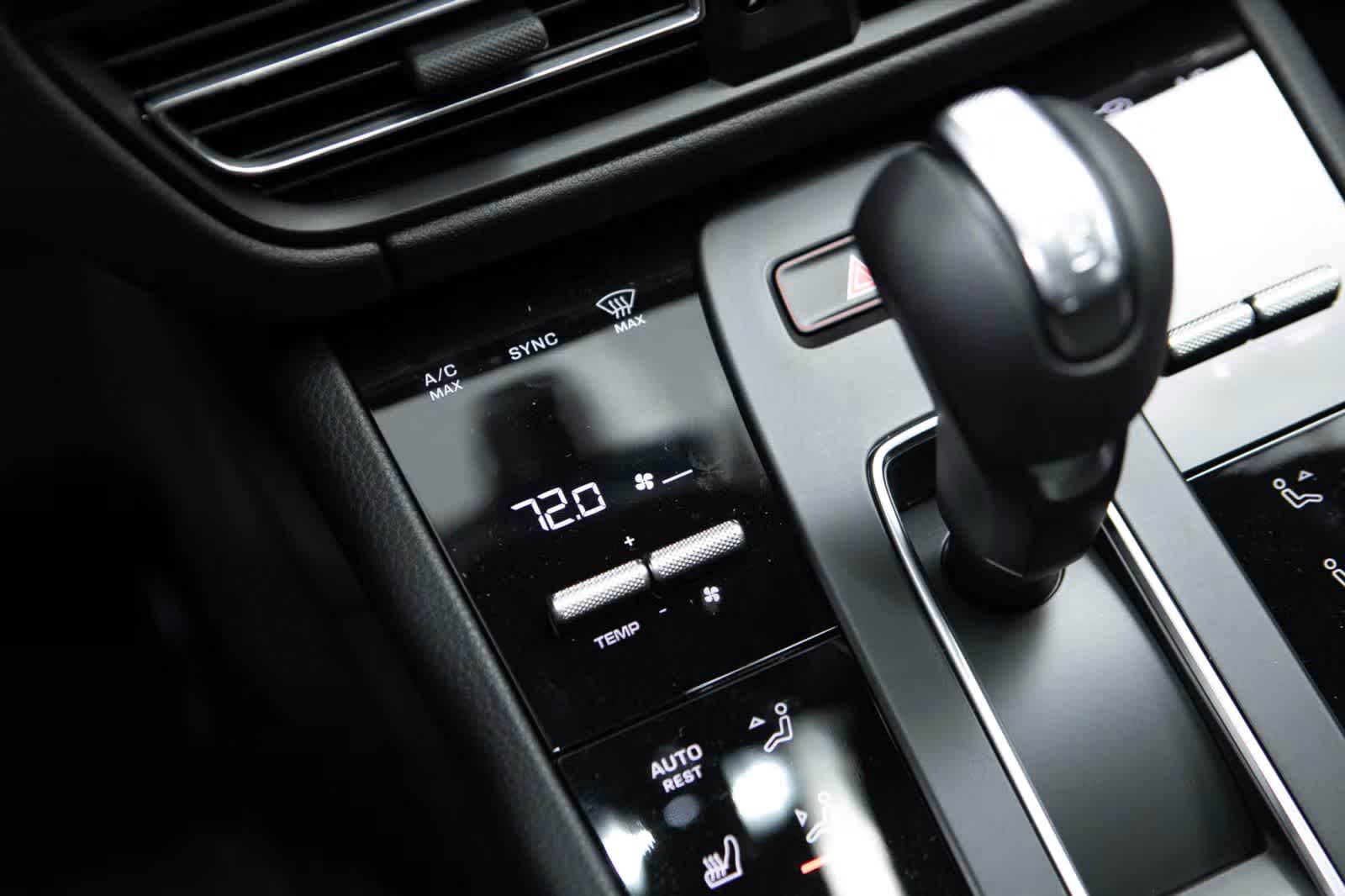 Thumbnail: 2026 Porsche Macan - 32