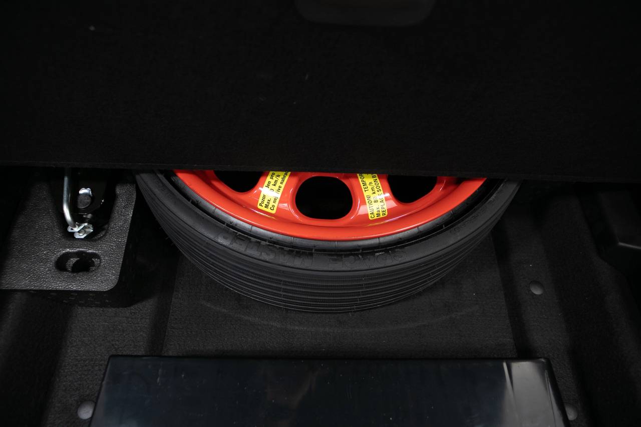 Thumbnail: 2026 Porsche Macan - 39