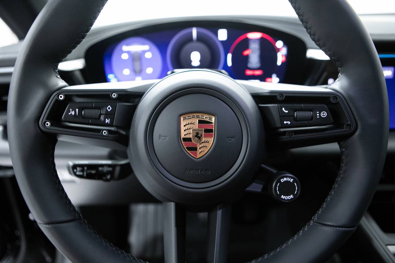 Thumbnail: 2026 Porsche Macan - 21