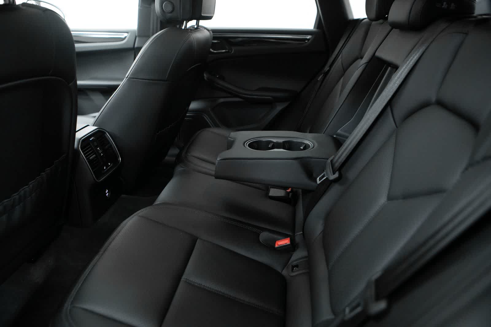 Thumbnail: 2026 Porsche Macan - 36