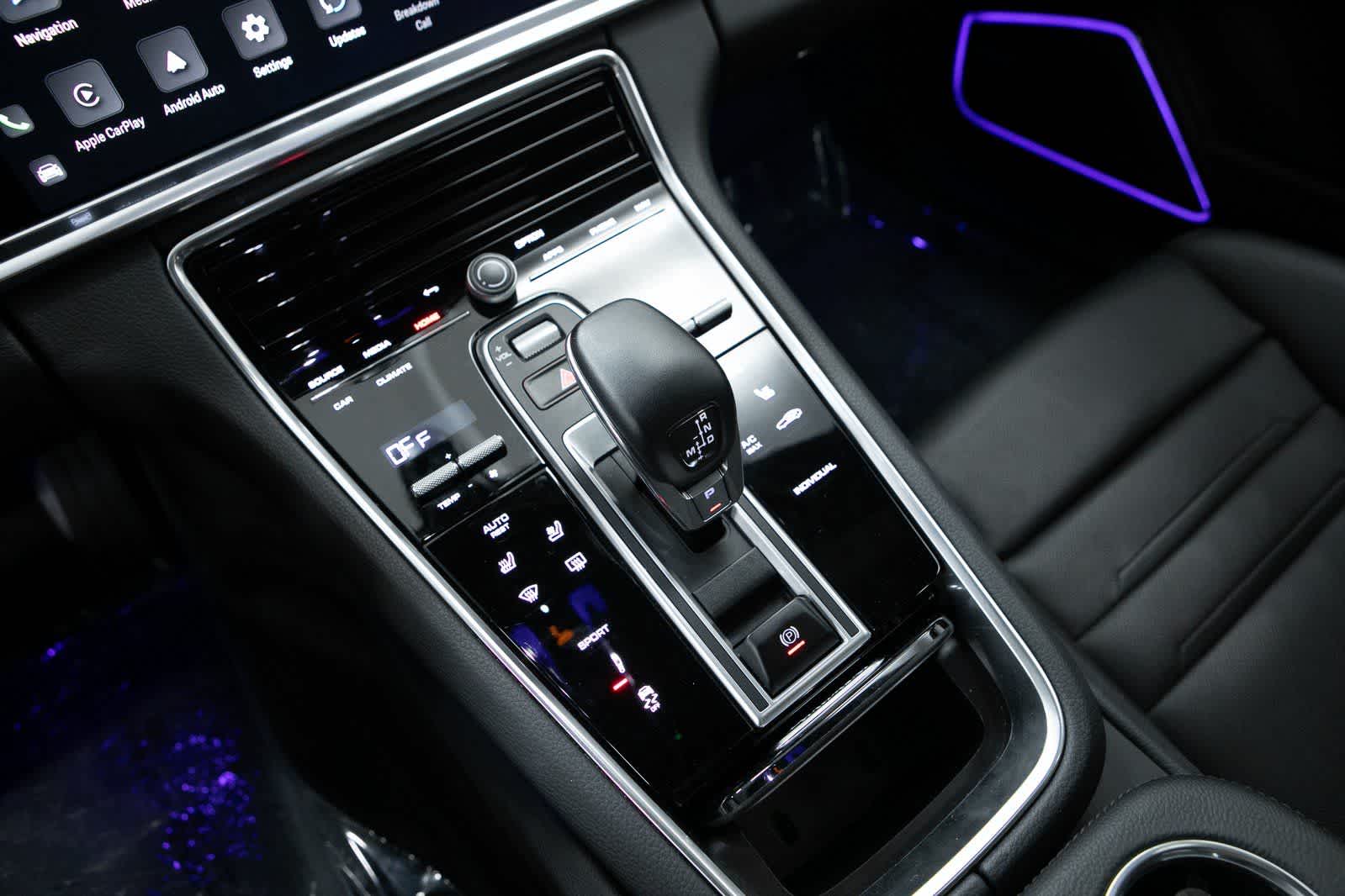 Thumbnail: 2023 Porsche Panamera - 21