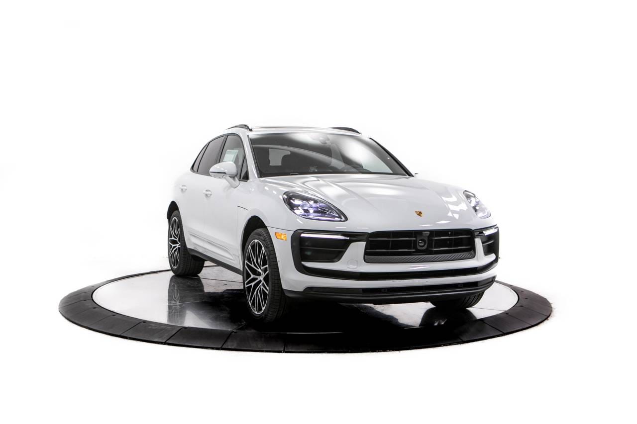 Thumbnail: 2026 Porsche Macan - 9