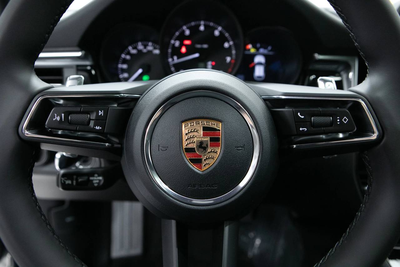 Thumbnail: 2026 Porsche Macan - 21