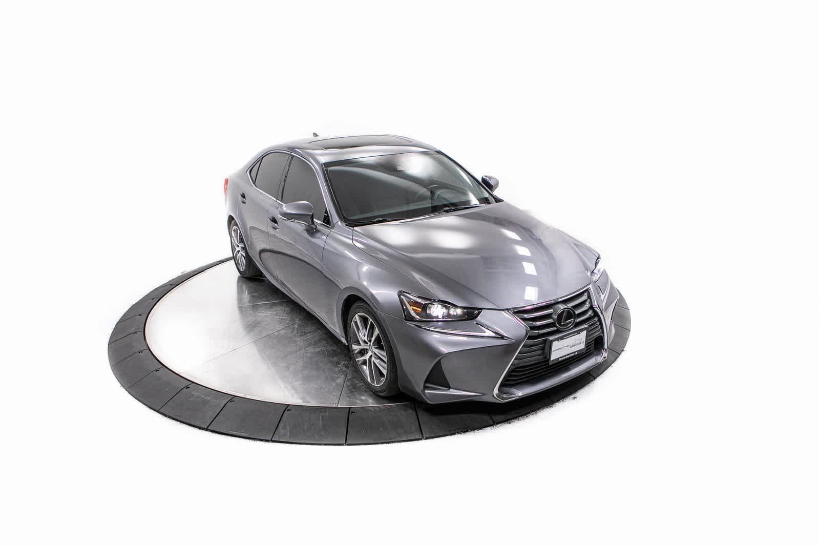 Thumbnail: 2019 Lexus IS - 34