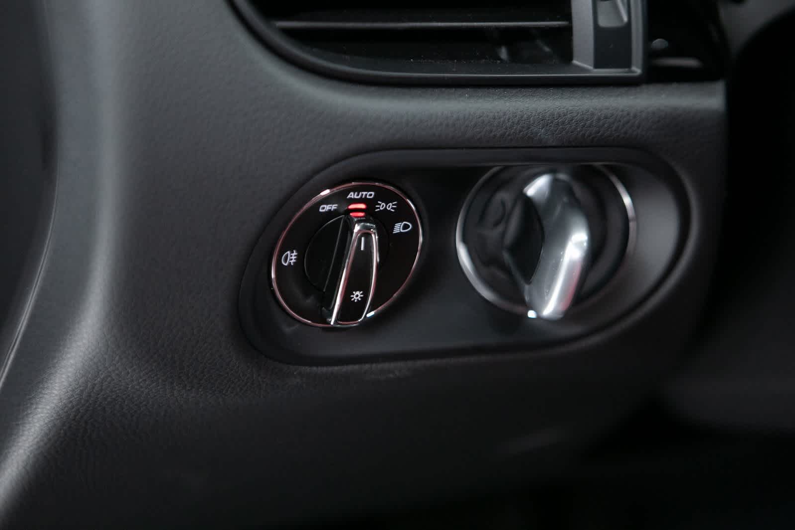 Thumbnail: 2025 Porsche Macan - 20