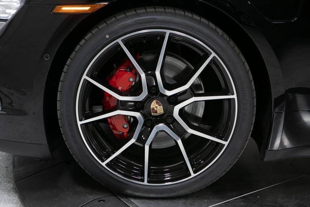Thumbnail: 2025 Porsche Taycan - 11