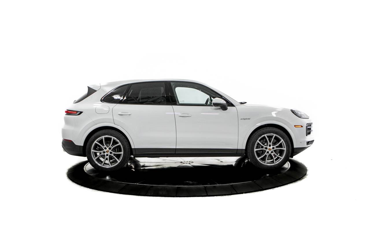 Thumbnail: 2026 Porsche Cayenne - 8