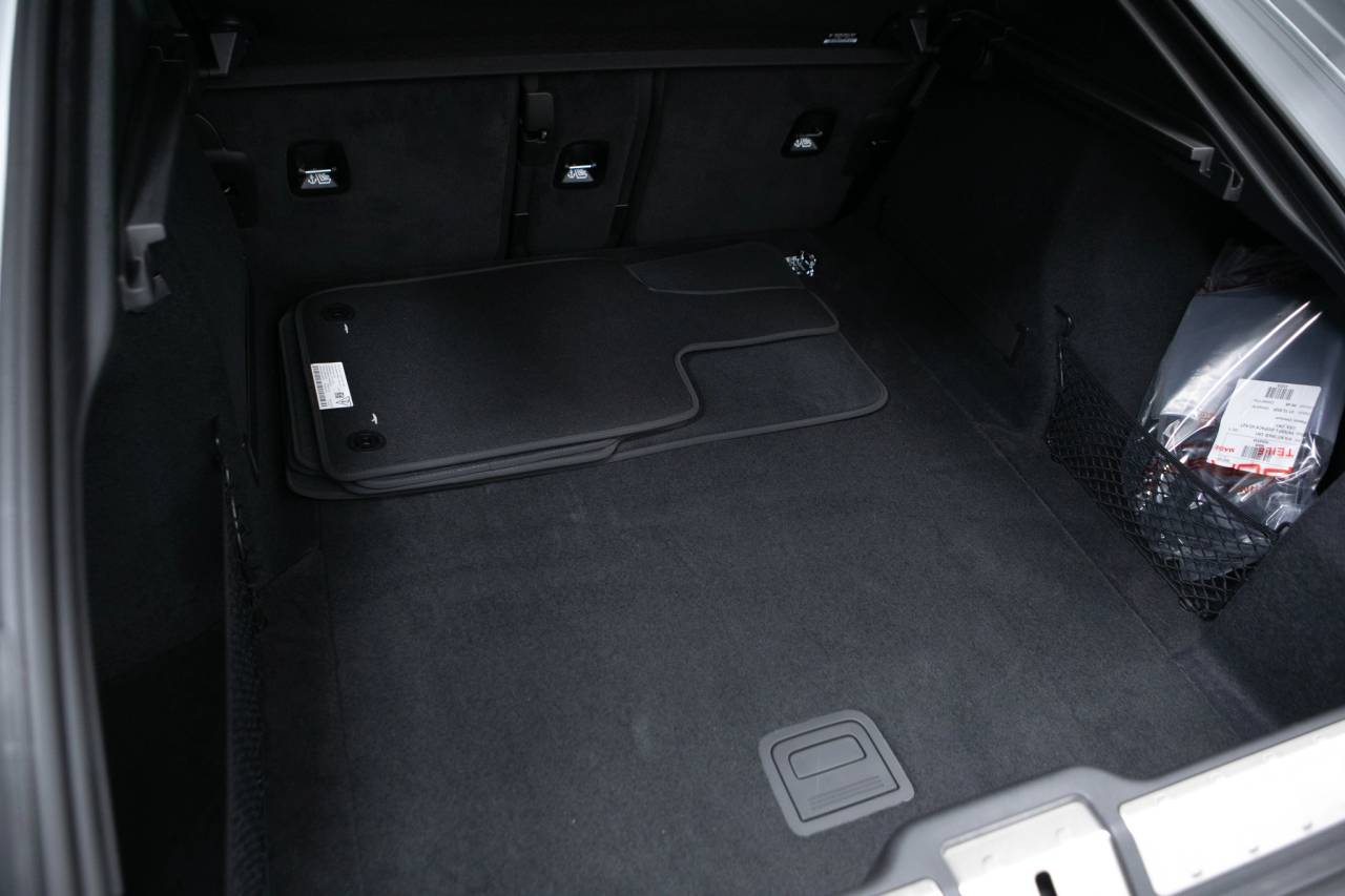 Thumbnail: 2026 Porsche Panamera - 39