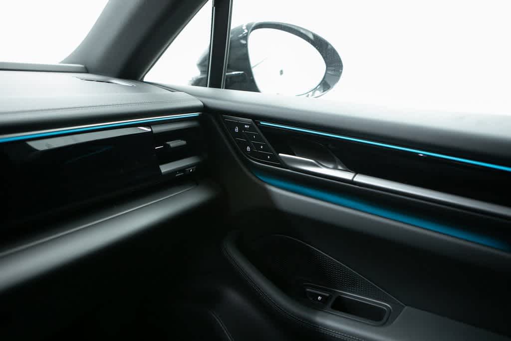 Thumbnail: 2025 Porsche Macan - 29