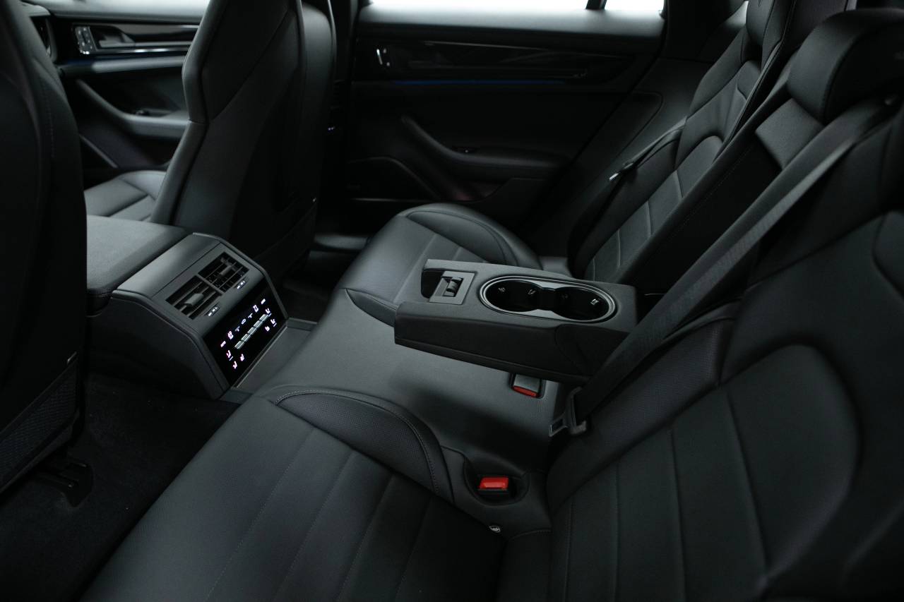 Thumbnail: 2025 Porsche Panamera - 34