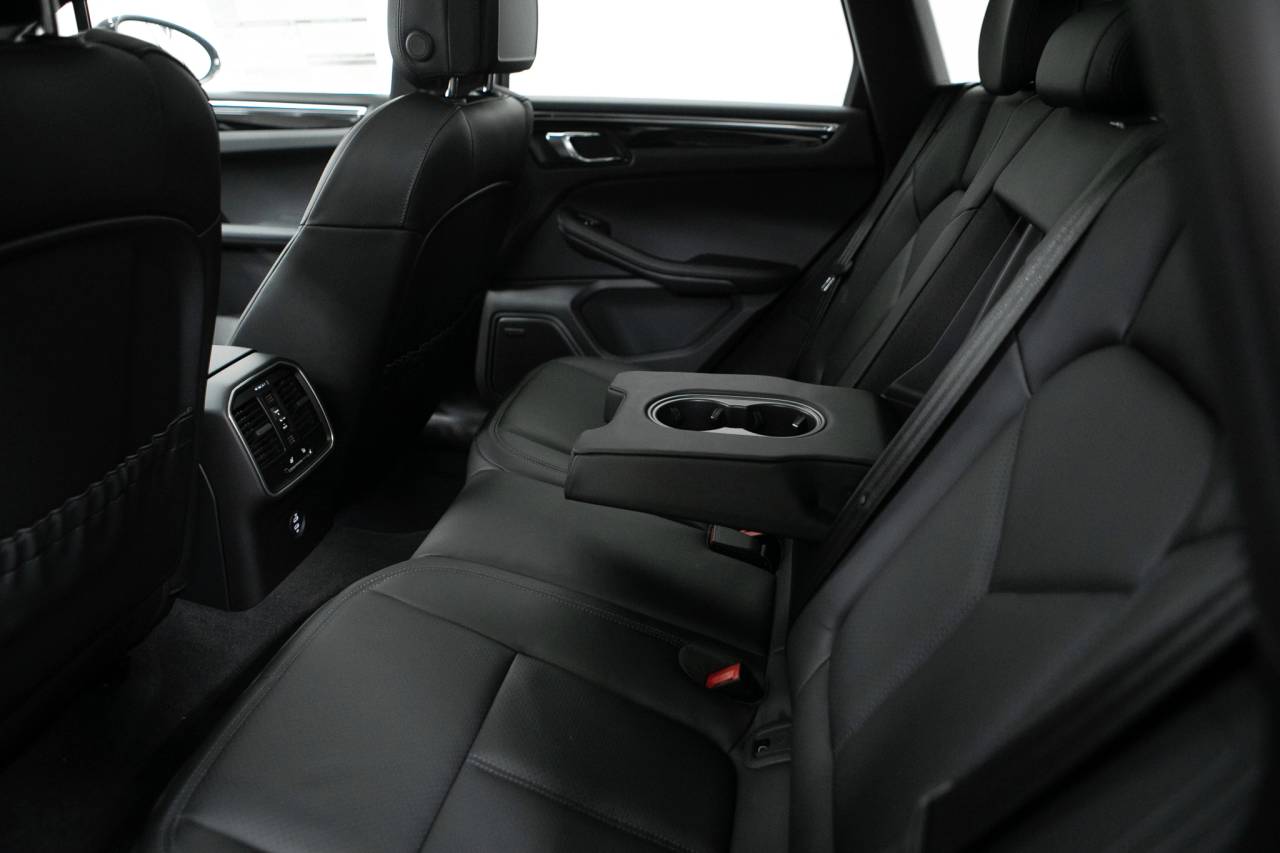 Thumbnail: 2026 Porsche Macan - 36