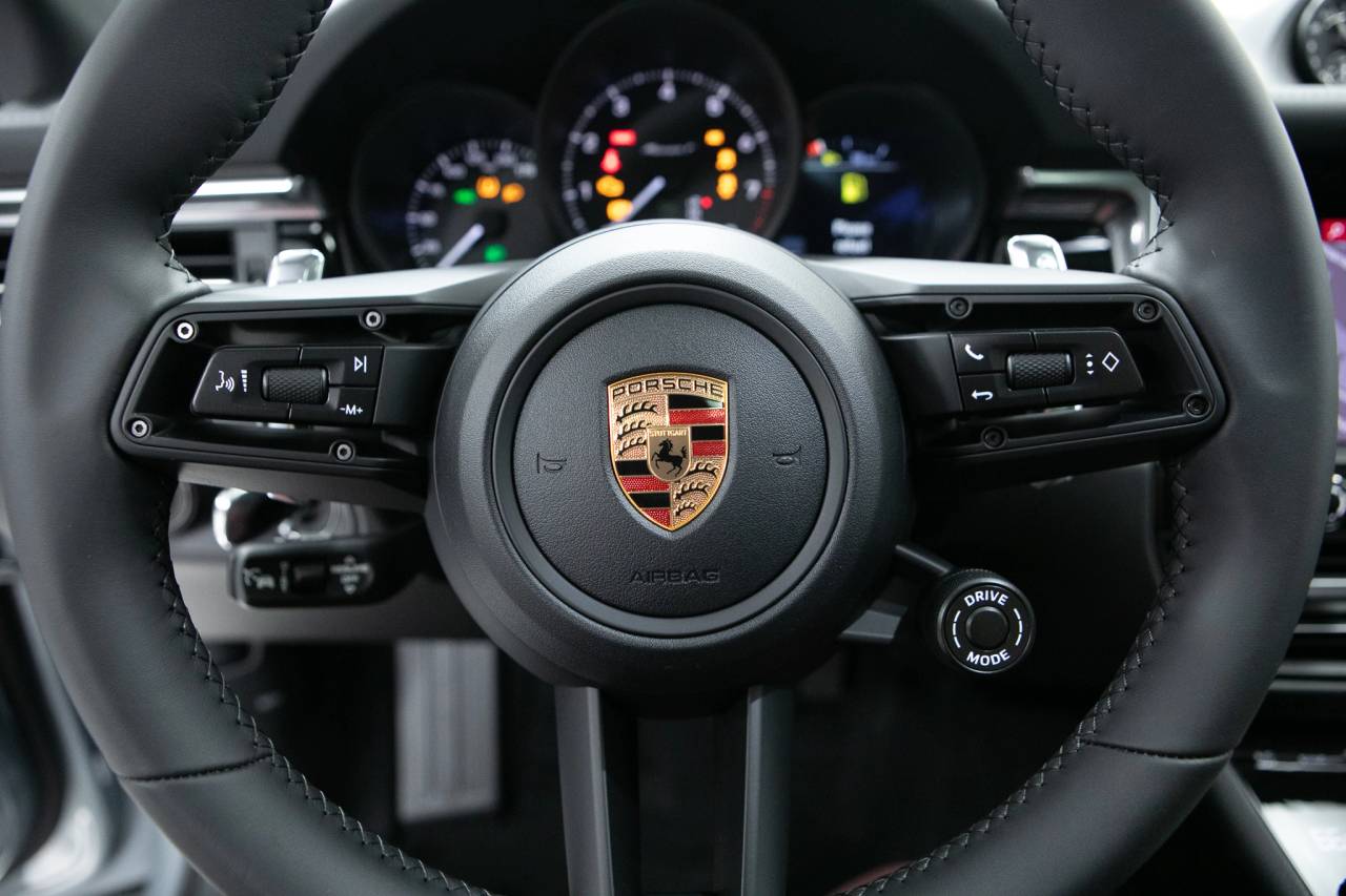 Thumbnail: 2026 Porsche Macan - 21