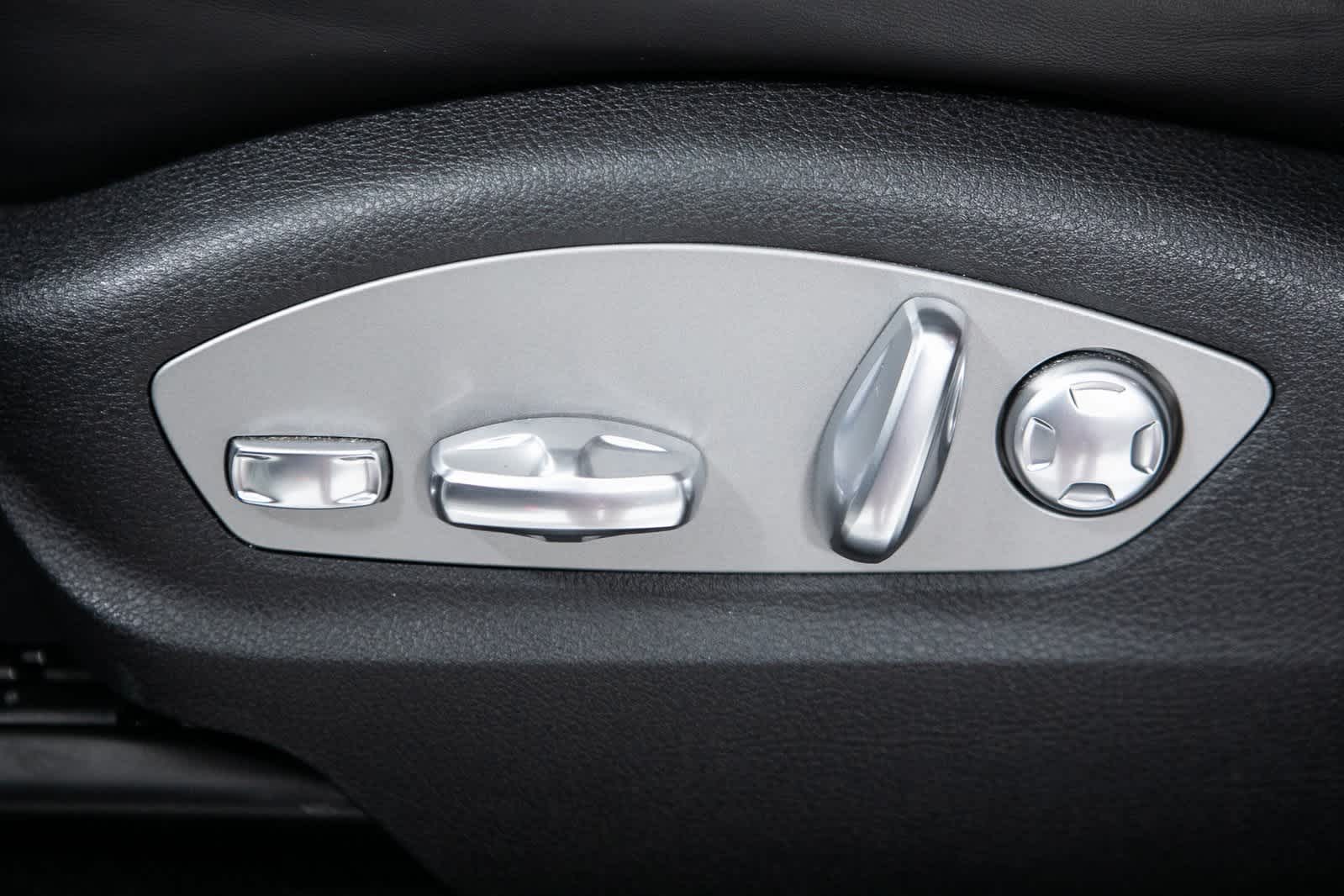 Thumbnail: 2024 Porsche Macan - 17