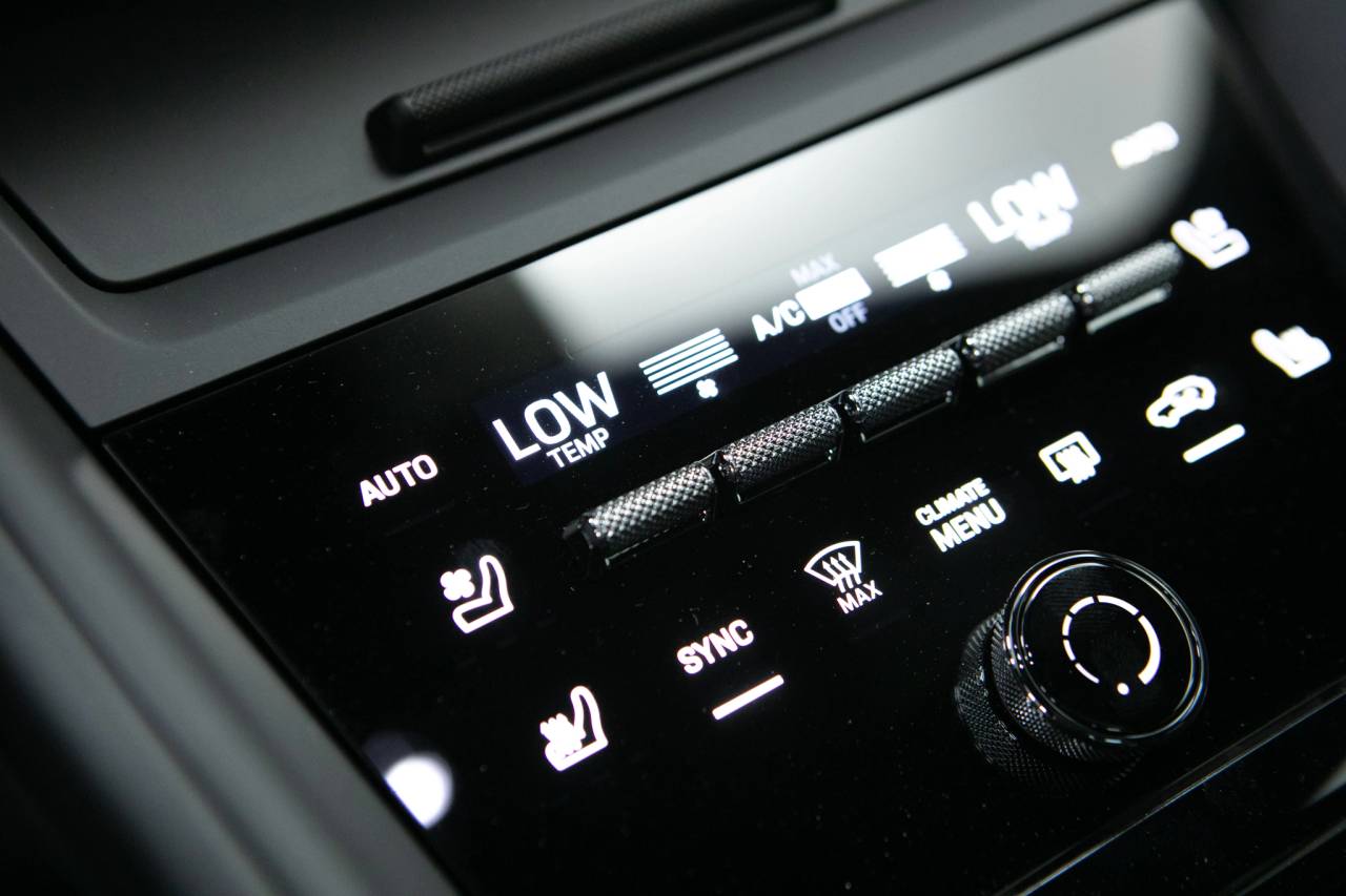 Thumbnail: 2026 Porsche Macan - 27