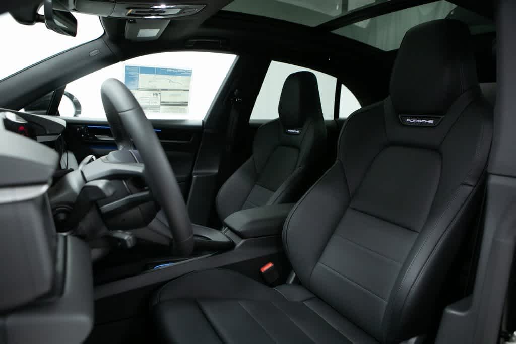 Thumbnail: 2025 Porsche Macan - 5