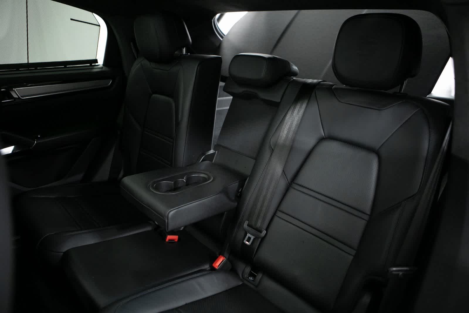 Thumbnail: 2022 Porsche Cayenne - 29