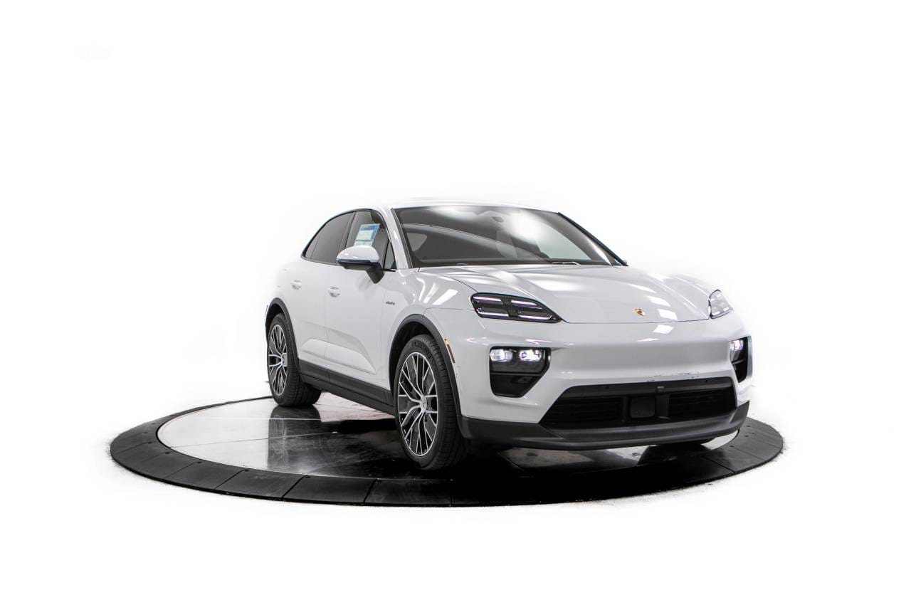 Thumbnail: 2026 Porsche Macan - 9