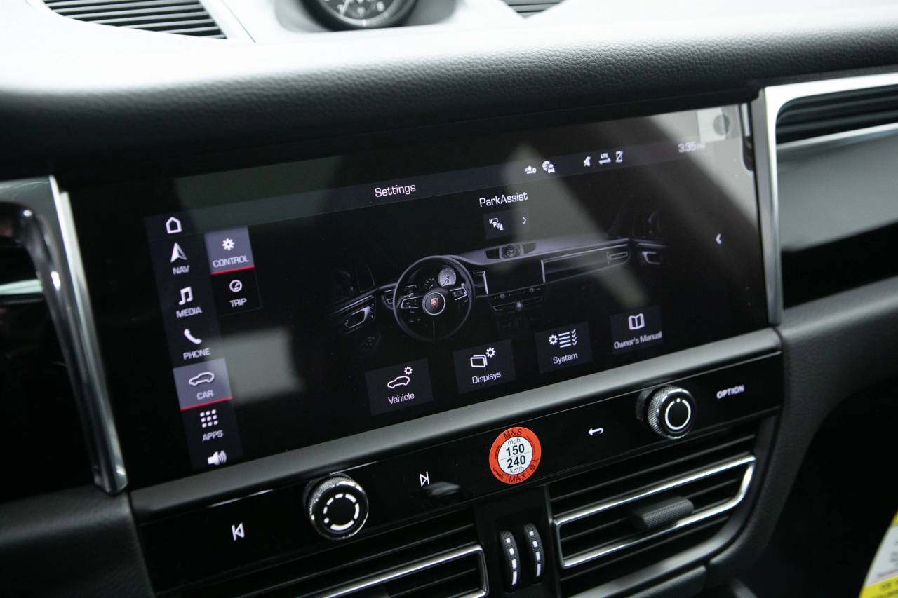 Thumbnail: 2026 Porsche Macan - 22