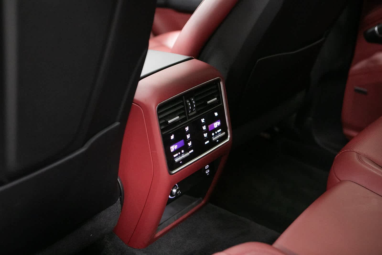 Thumbnail: 2022 Porsche Cayenne - 28